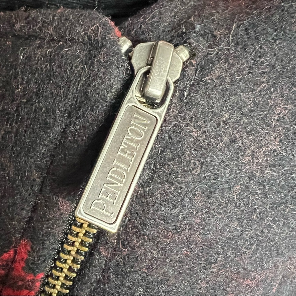 Pendleton Black and Red Patterned Vest - image 5